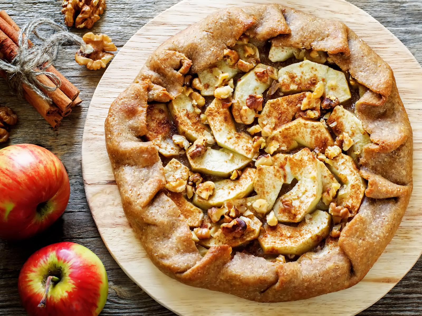Lindsay's Festive Apple Pie Recipe
